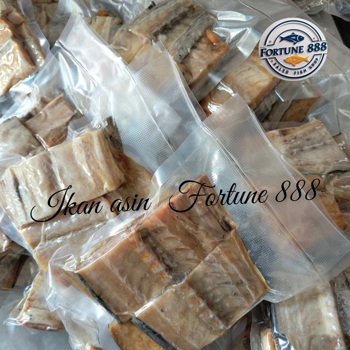 

Ikan Asin Jambal Roti Ikan Tenggiri ( sudah di potong kotak-kotak ) Premium