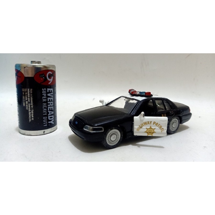 diecast maisto ford crown victoria 1/44