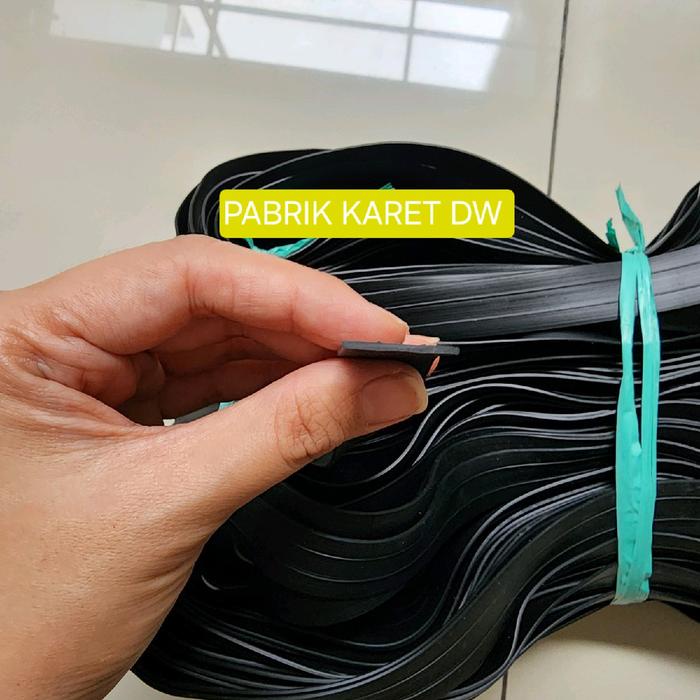 KARET STRIP ROLLING DOOR / LIST ALUMUNIUM LEBAR 2CM KARET PLIN / PLAN HITAM