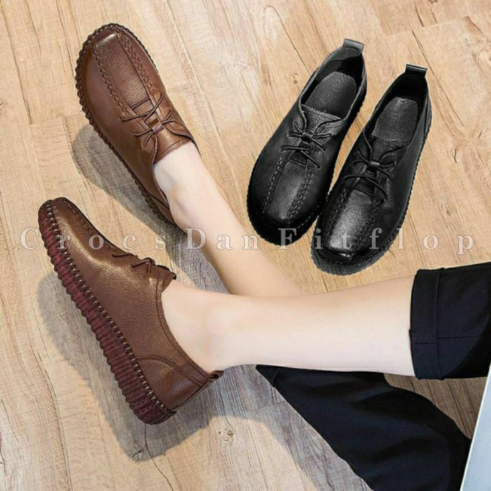 Sepatu Clarks Perempuan Omugi Bahan Kulit Asli 100%