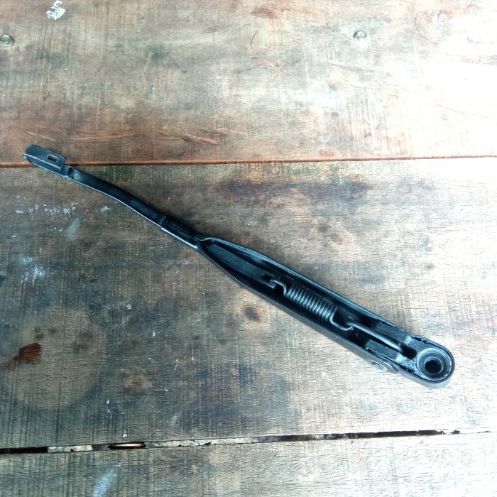 Stang Wiper Arm Kaca Belakang Original Mercedes Benz Mercy W168 A140 A1688201044 (2Nd)