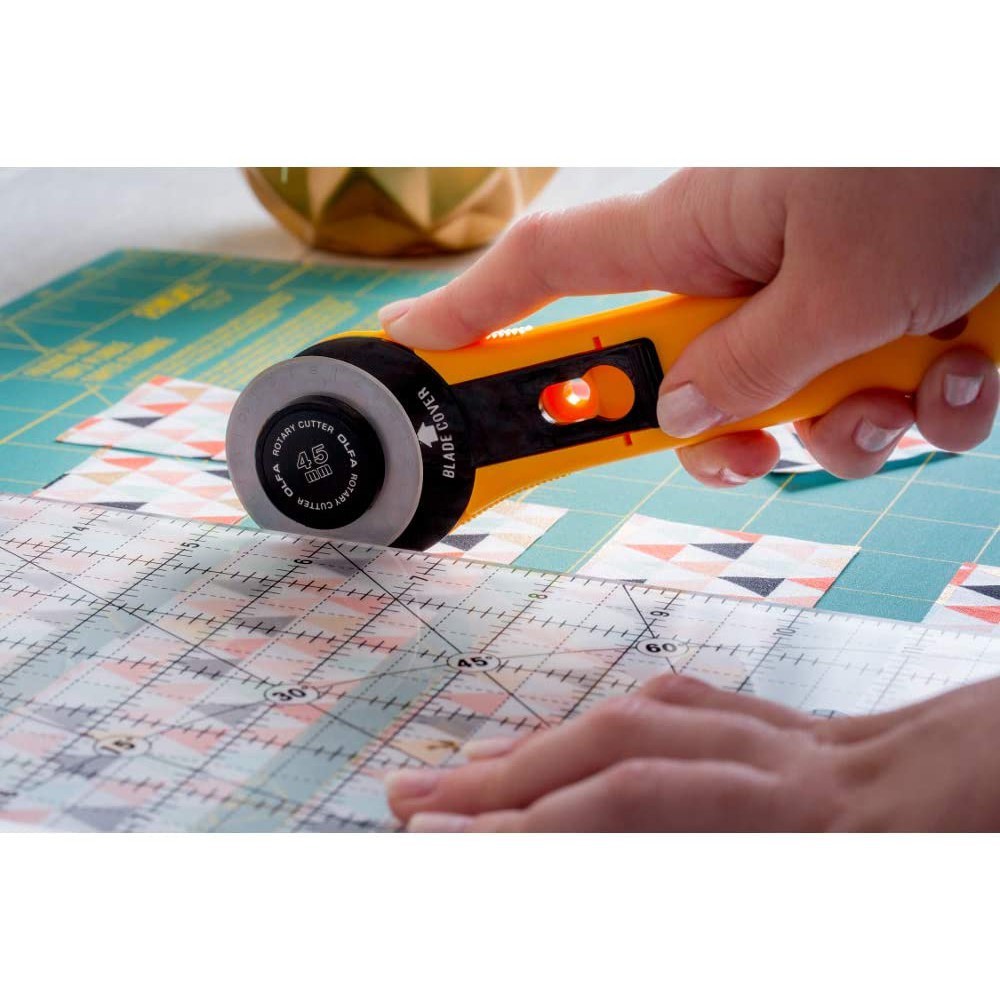 

OLFA RTY-2/G (41B) Alat Pisau Potong Kain dia 45mm Rotary Cutter 45 mm