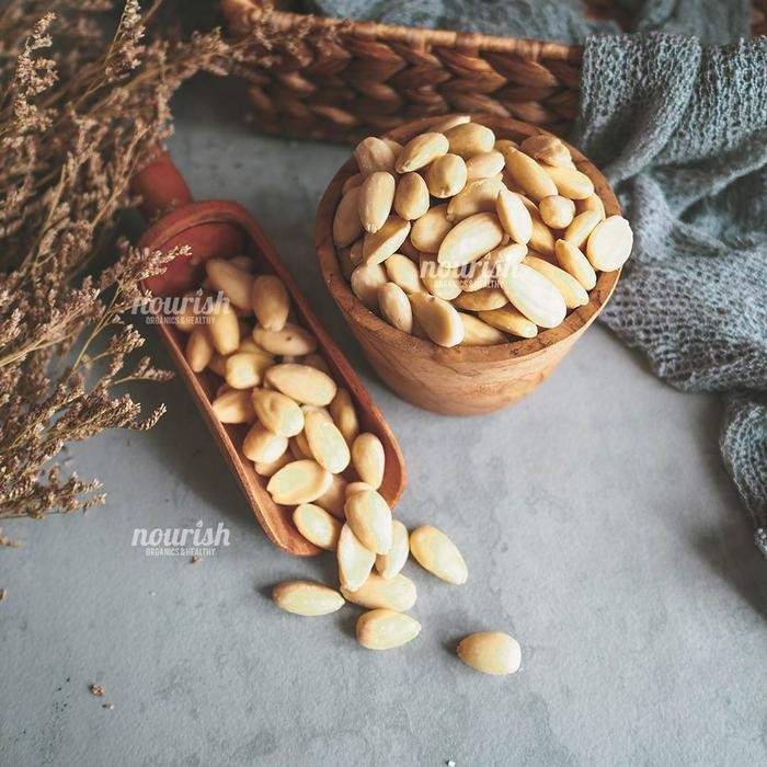 

NewZbgt- Almonds Blanched Whole (almond tanpa kulit) 500 gr