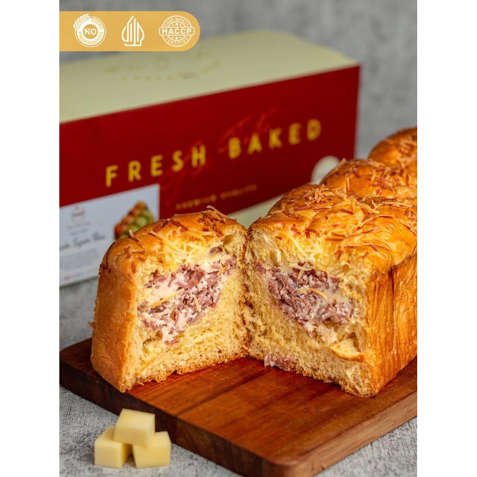 

EatFr3sh- PREMIUM Brioche Roti Kotak Smoked Beef & Cheese - GoSend/Grab only