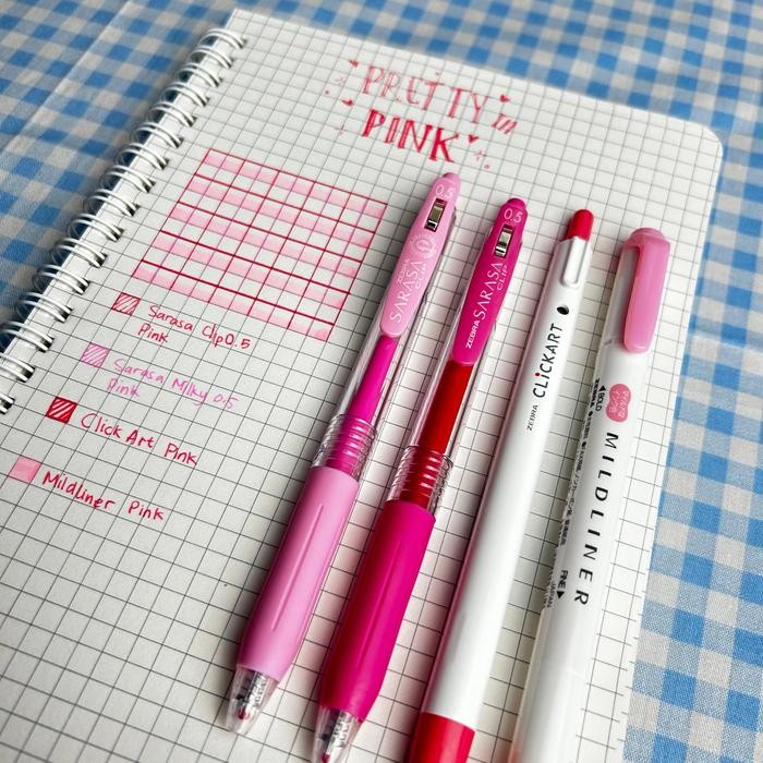 

NEW..!! PAKET BUNDLING ALAT TULIS ZEBRA PRETTY PINK FREE NOTEBOOK GRID A5