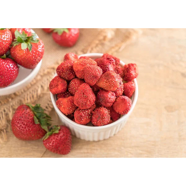 

LAGI VIRAL !!! Strawberry Kering Freeze Dried Utuh Premium Fresh Baru Crispy Original Sweet Taste /