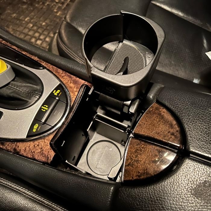 W211 cupholder Mercedes Benz