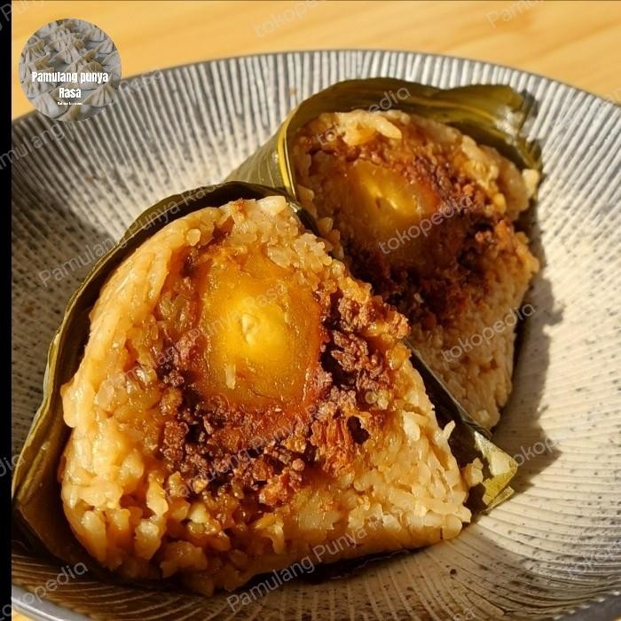 

PastikanDikirimLgsg- Bakcang bacang ayam telor asin (min. pemesanan 2 pcs)