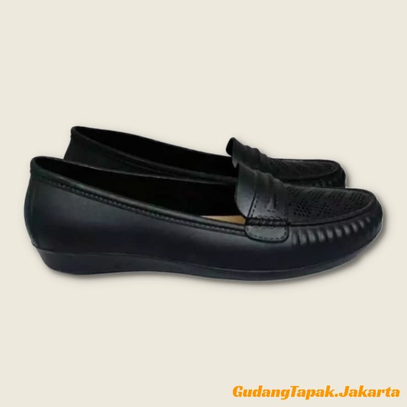 Sepatu Fantopel Karet Wanita Hitam s Motif Lubang Depan - Fuhaha 707
