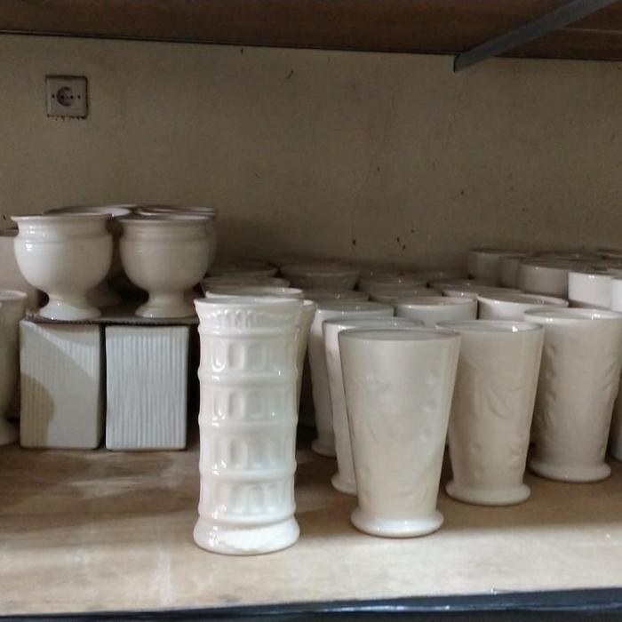 Vas Keramik Putih / Vas Bunga