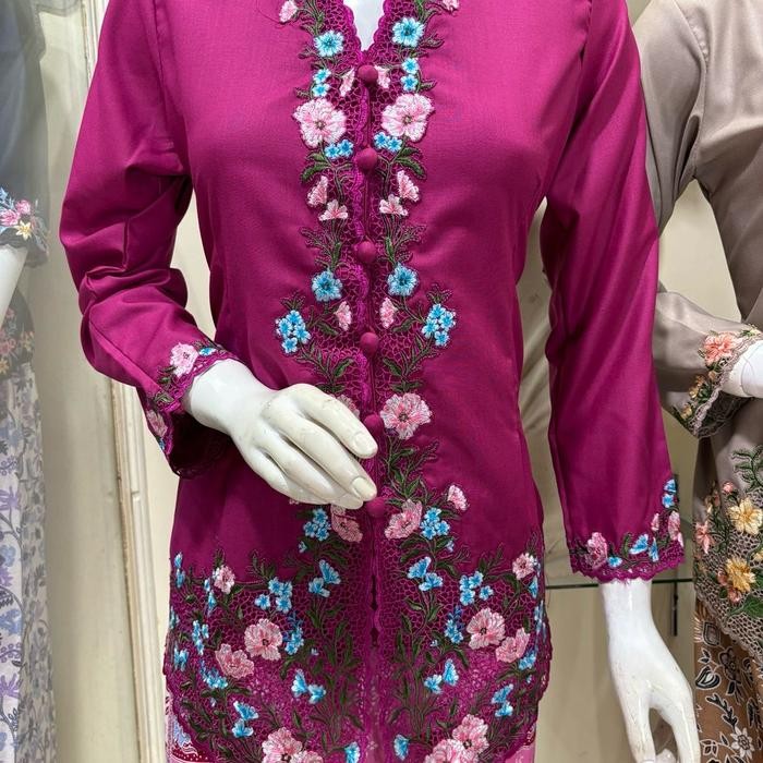 Trenatik- Motif Bugenvil Kebaya Nayla Encim Bahan Katun Toyobo