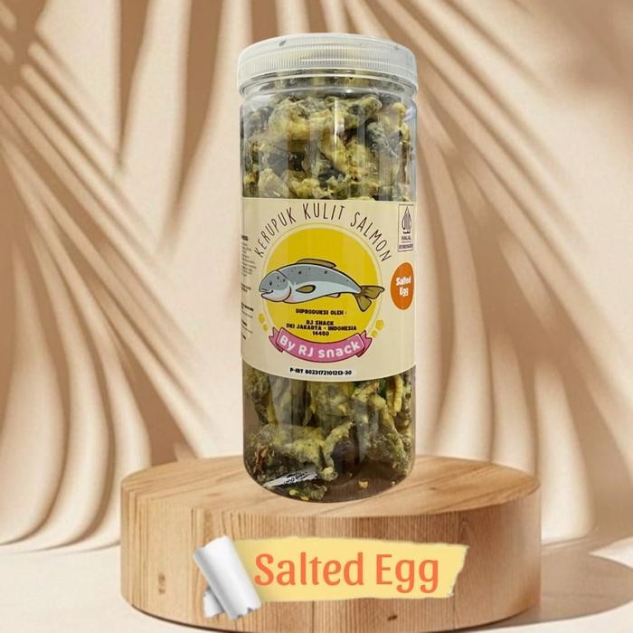 

Keripik Kulit Ikan Salmon Salted Egg Cemilan Enak Kekinian 175Gr