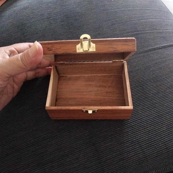 

Pesta- Kotak kayu /kado kecil ,box logam mulia/lm,hampers