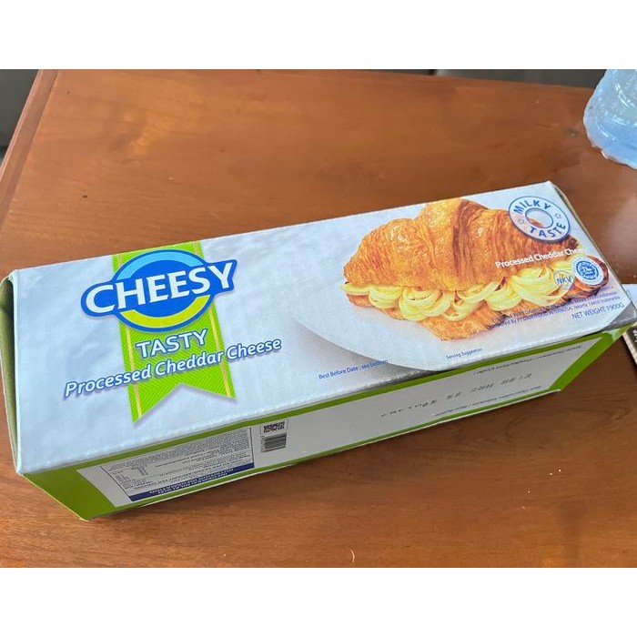 

BARANG TERLARIS Cheesy Tasty cheddar cheese block keju 1,9kg keju parut