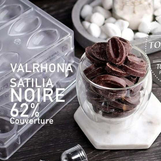 

Valrhona SATILIA NOIRE 62% 250gr Dark Chocolate Couverture Cokelat Baking Coklat Keping