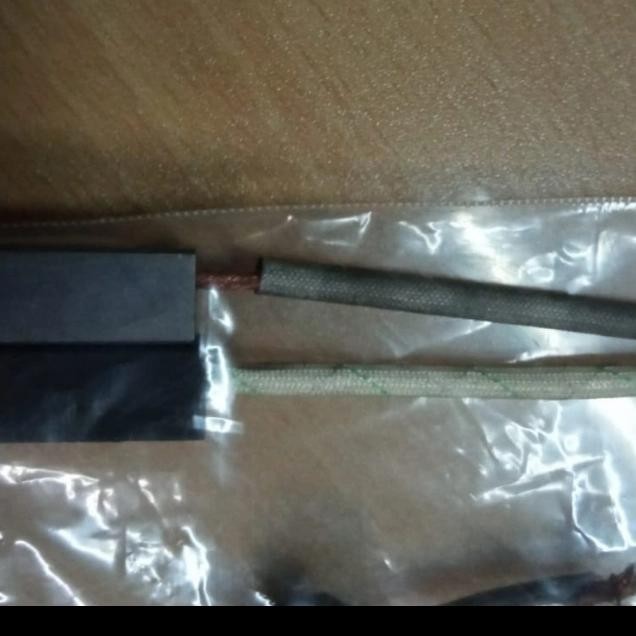 

Carbon Brush Panjang 4Cm X Lebar 1,1Cm X Tinggi 0,8-0,9Cm