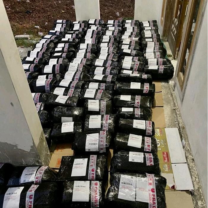 

JTTOP" 1 KG KERUPUK SERMIER PEDAS HOT SAMILER ISI 150 - 180 MENTAH