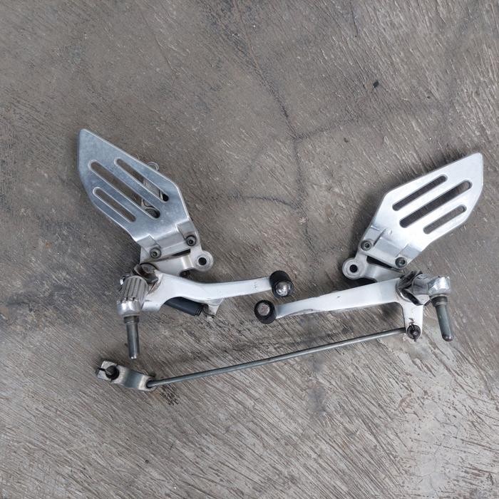 PREMIUM footstep depan r15v2 second normal