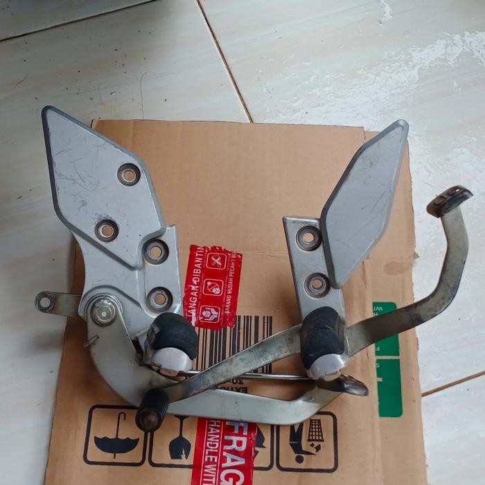 PREMIUM footstep depan ori new vixion