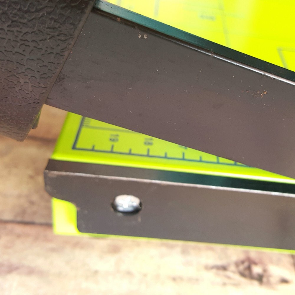 

Alat Pemotong Kertas VTEC A5 - Paper Trimmer 0807 - Paper Cutter - Kacip