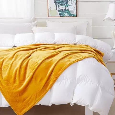 

Terlaris Selimut Bulu Polos Tebal 160*200 Single Dewasa - Kuning Kunyit