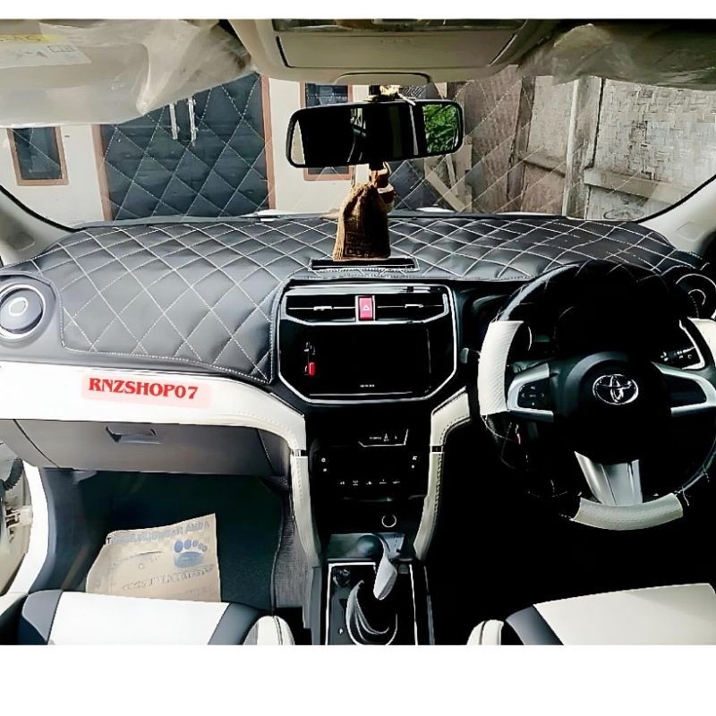 alas dashboard mobil rush terbaru terios tahun 2018-2025 GR karpet dashboard cover dashboard