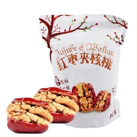 

Terlaris! Kurma merah Angco Xin Jiang Hong Zao Dengan Kacang Read Dates Reddate With Walnut 500 Gram