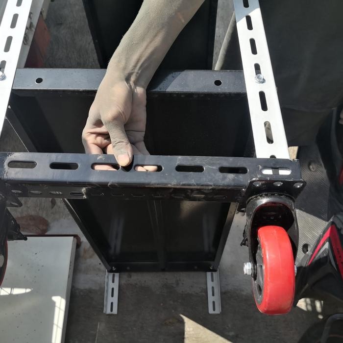 komeng roda rak besi siku lubang