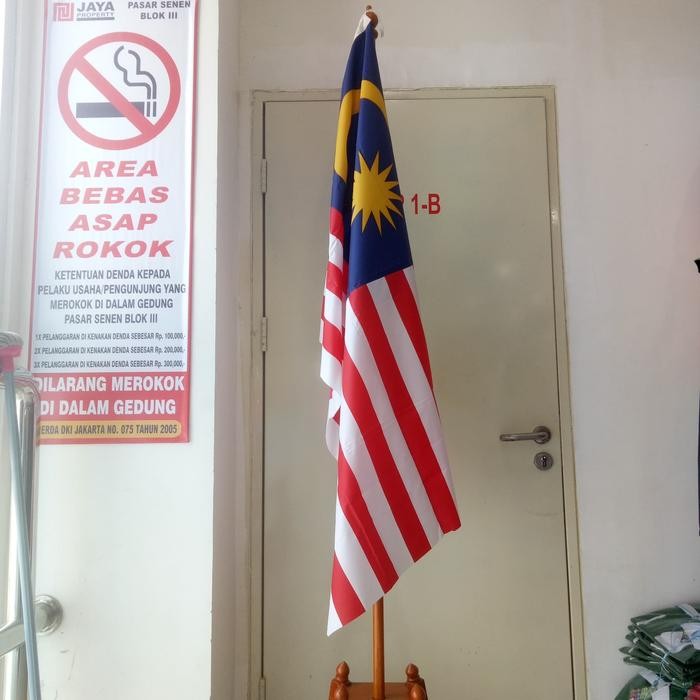 

Flagers - Tiang Pataka 1 Lubang Dengan Bendera Negara
