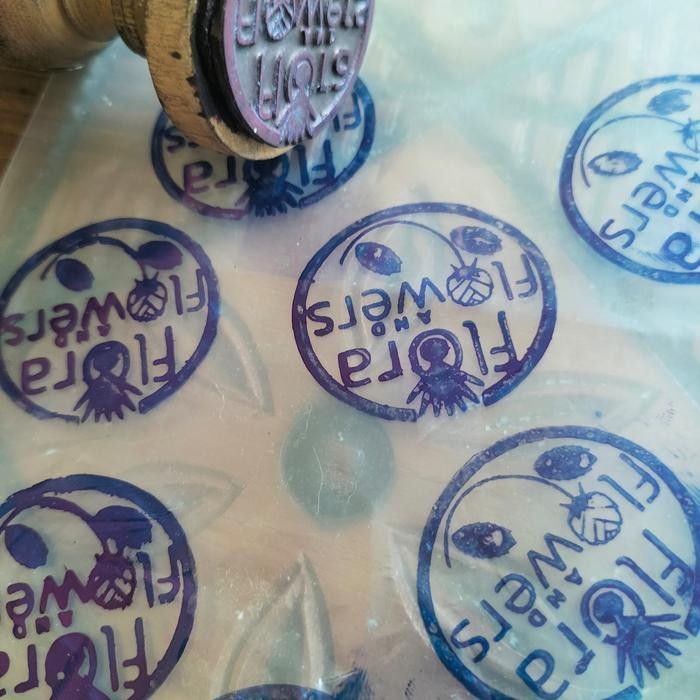 

TINTA PERMANENT PLASTIK .PL /M. UNTUK MEDIA KEMASAN YG BERMINYAK