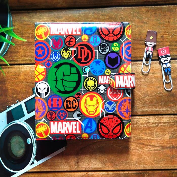 

BINDER PRINTING MOTIF MARVEL A5(20RING)/B5(26RING) KODE 163