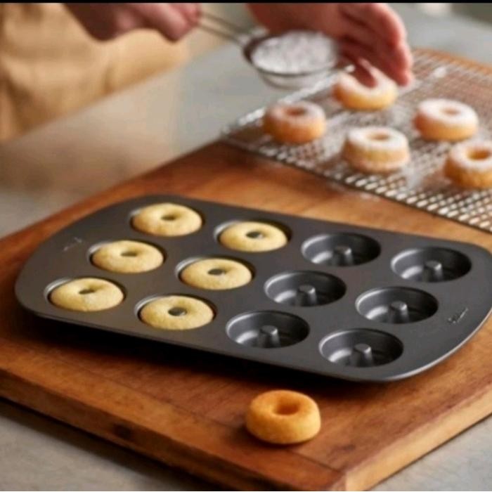 

Wilton Medium Doughnut Pan / Loyang Donut Sedang ( 2105-2390 ) Gratis Ongkir