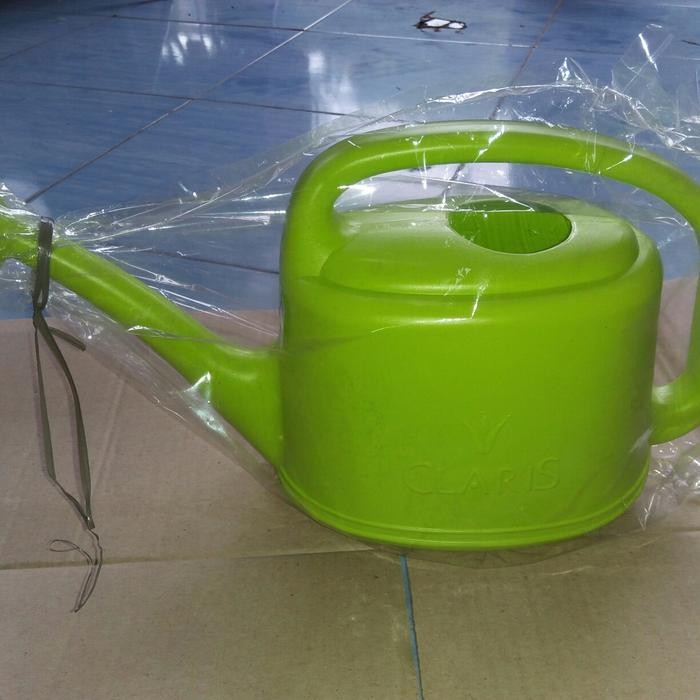ceret pelastik air untuk nyiram tanaman hias