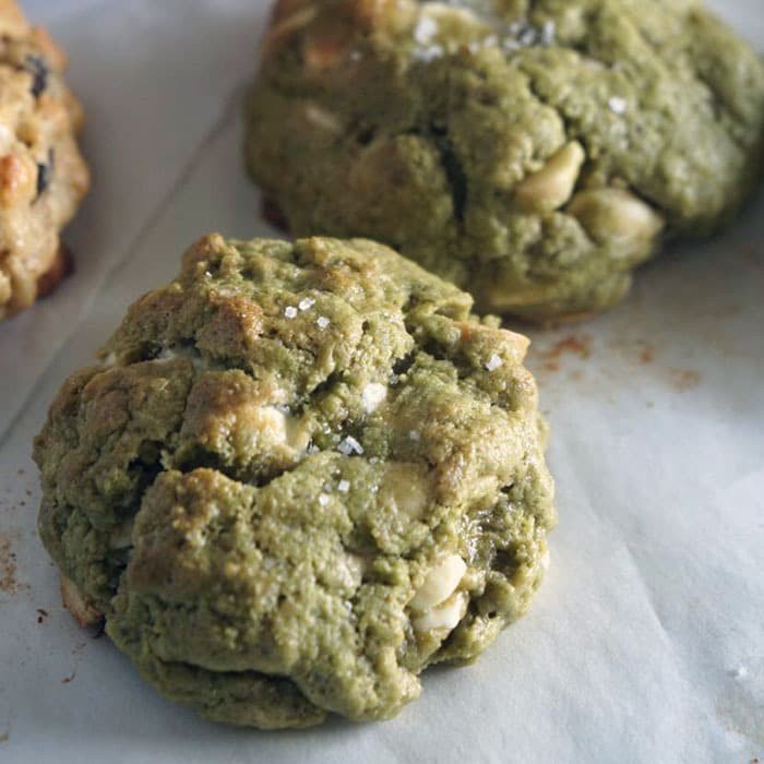 

ASSORTED COOKIES (WITH 2 MATCHA MACADAMIA WHITE CHOCOLATE COOKIES) KODE 1425