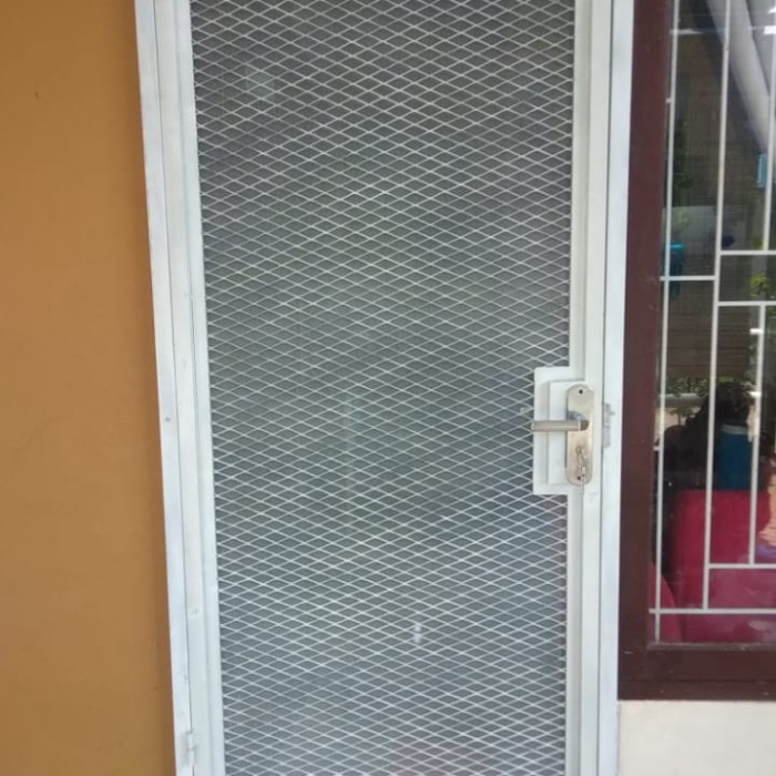 pintu expanda besi hollo kasa nyamuk