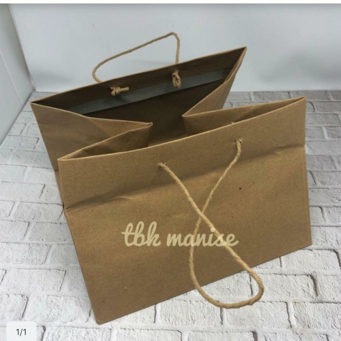 

Flashshow Paper Bag ukuran 25x25x20cm, untuk box atau mika ukuran 22x22cm