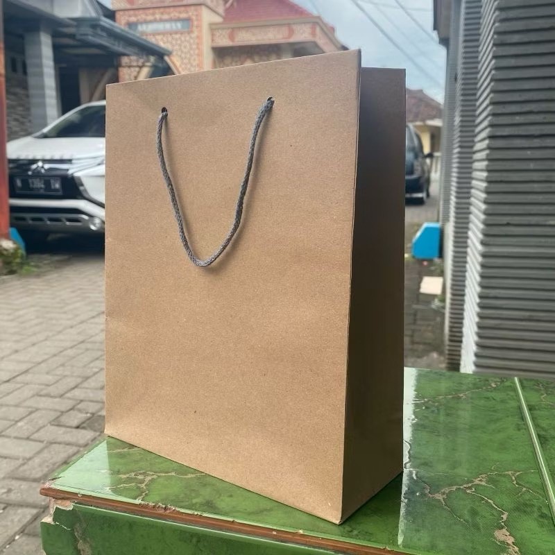 

Paper Bag Coklat Polos Ukuran 20x8x25 (Paket 12pcs) |Tas Kertas |Tas Kado |Tas Souvenir |Paperbag Hampers