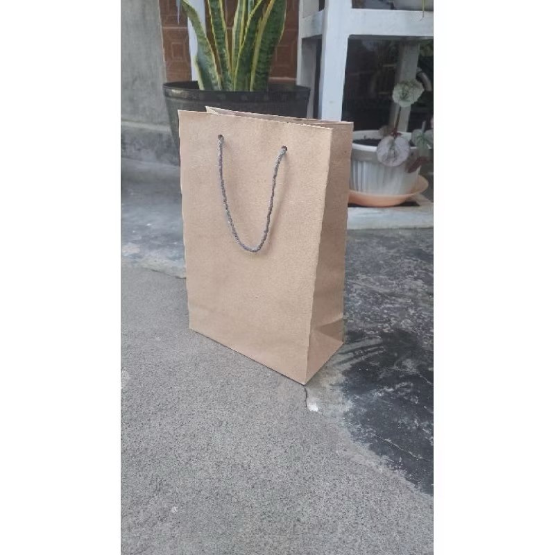 

Paper Bag Coklat Polos Ukuran 17x9x25 (paket 12pcs)Tas kertas |Tas Kado |Tas Souvenir |Paper bag Hampers