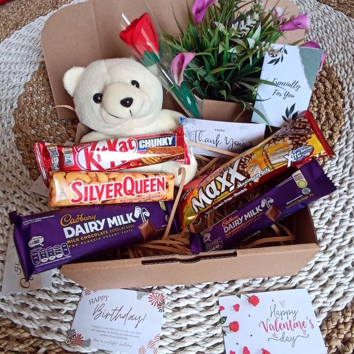 

terbaru !!! gift box hampers hadiah boneka mini bear kado ulang tahun valentine wisuda dan