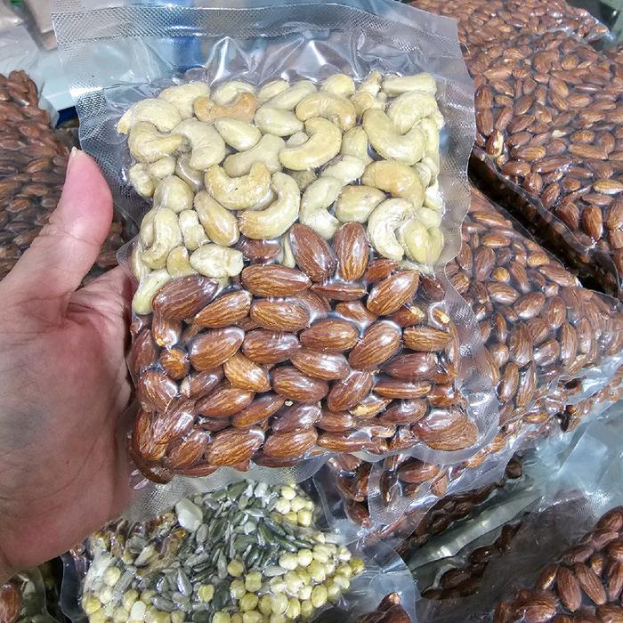 

terbaru !!! kacang mix almond dan mede 250gr ready