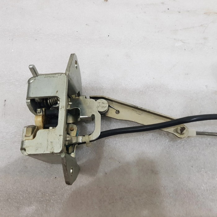 Door Lock Pintu Bagasi Ori Avanza Lama05-11 Asli 100%