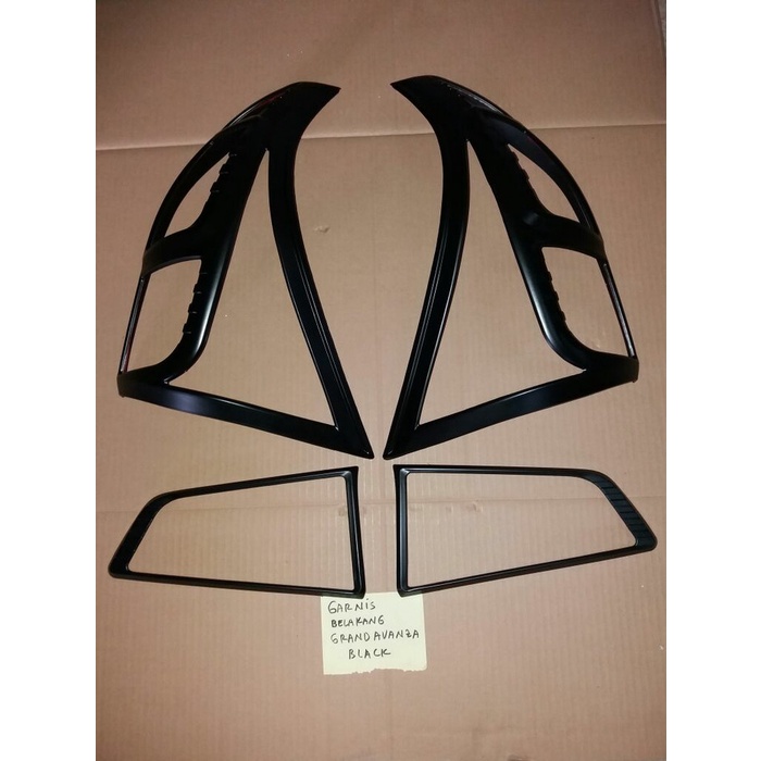 Garnish - List - Lis Lampu Belakang Grand Avanza Hitam
