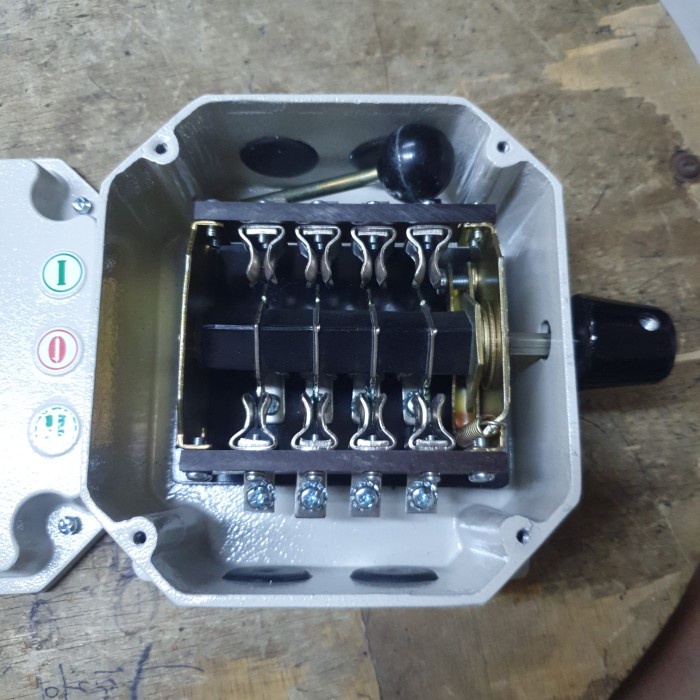 HANDLE / CAM STARTER / OHM SAKLAR SAKELAR GZ 4POLE PISAU 32A 32 A