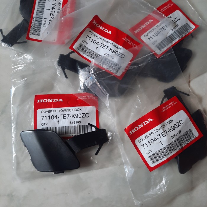 tutup derek towing bumper depan mobilio RS ori