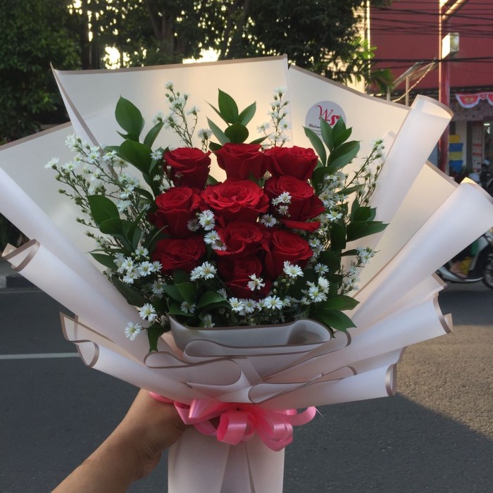 SALE  BUKET MAWAR MERAH BUKET WISUDA MAWAR HIDUP READYY