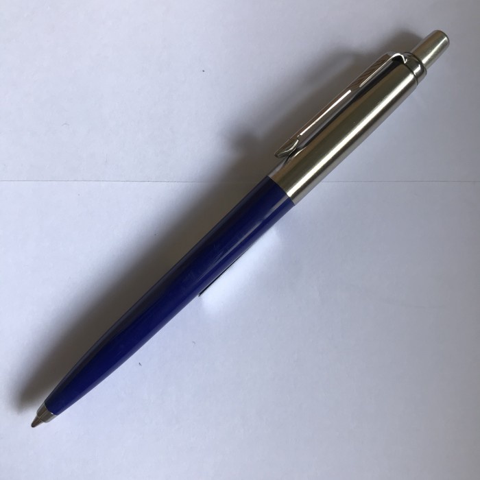 

JTTOP" PULPEN PARKER JOTTER BALLPOINT SPC BIRU CROME TRIM ( KLIP SILVER )
