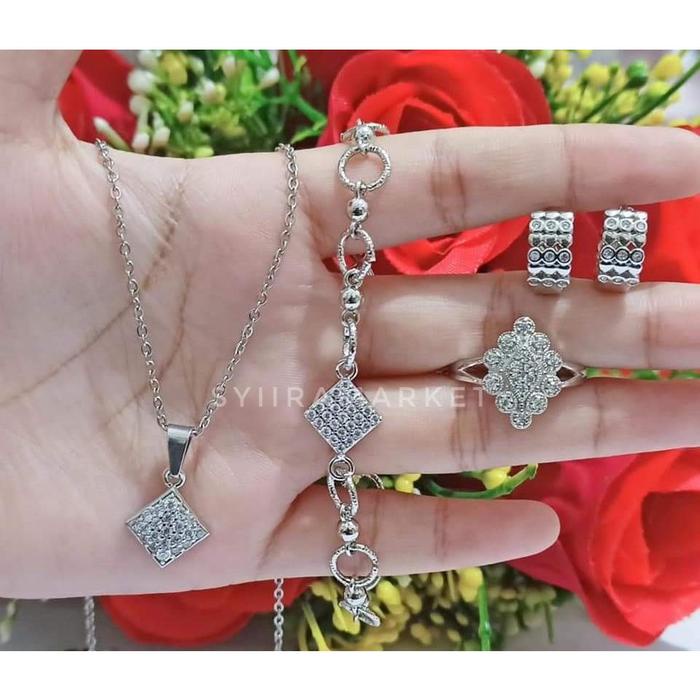 Satu set Perhiasan Wanita Dewasa Titanium Lapis Emas putih Motif Permata Kotak Aksesoris Elegan