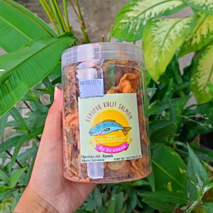 

Keripik Kerupuk Kulit Ikan Salmon Balado 110gr Fish Skin Chips Salmon Crunchy Cemilan Laut Makanan