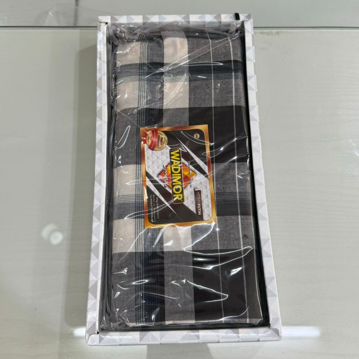 Sarung Wadimor Hitam Putih Motif Kotak