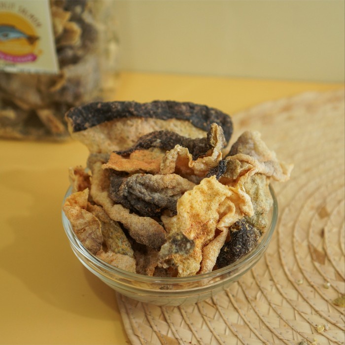 

SALE !!! KERUPUK KULIT IKAN SALMON RASA BBQ TOPLES JUMBO 250GR CEMILAN KRIUK CRUNCHY READYY